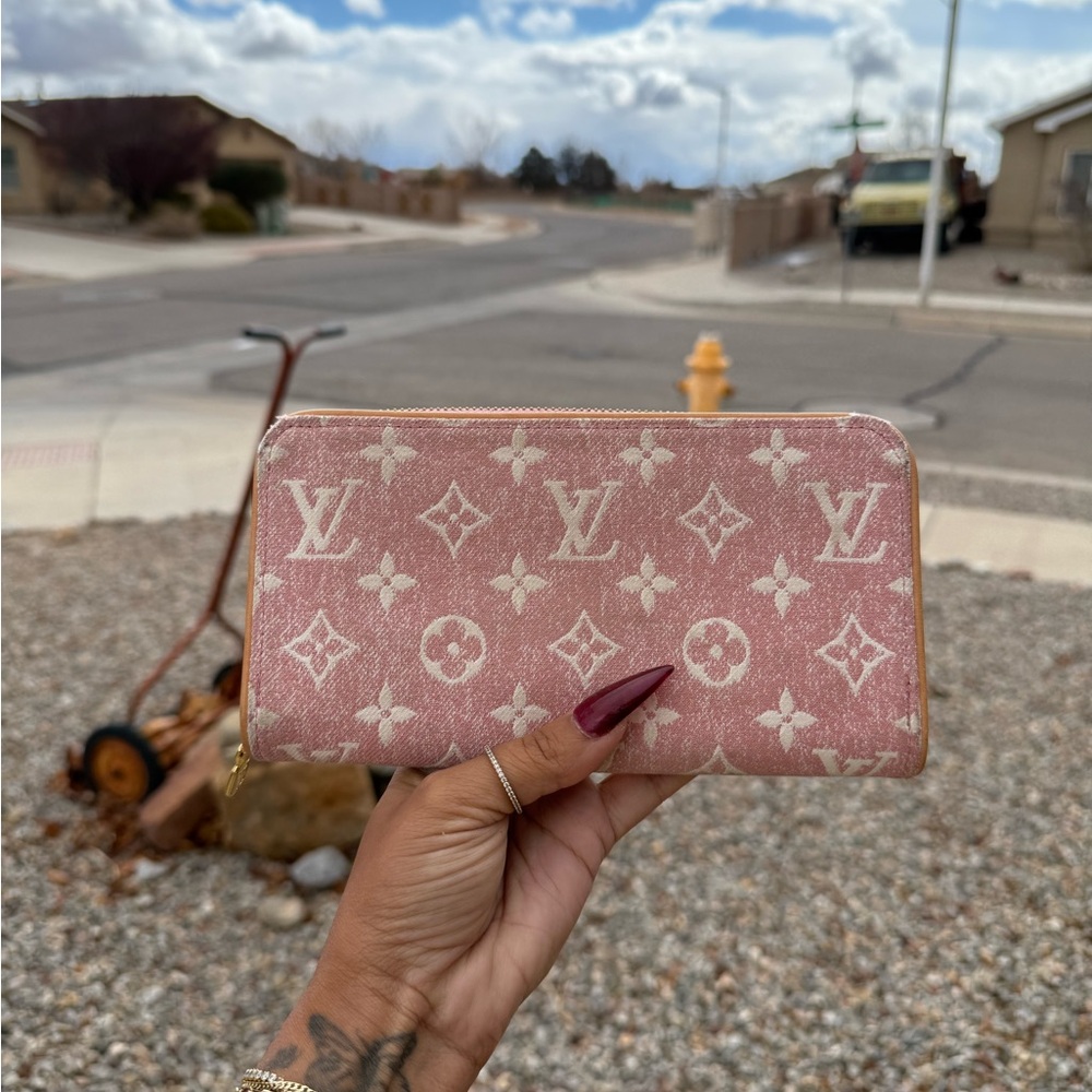 Louis vuitton pink denim wallet